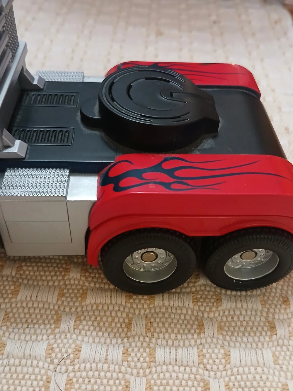 2010 - TRANSFORMERS - OPTIMUS PRIME HAULER Action Figure HASBRO